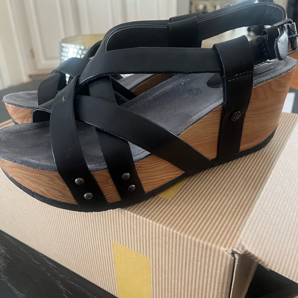 Bussola Black and Tan Wedge Sandals size 40 (10) - Picture 4 of 6